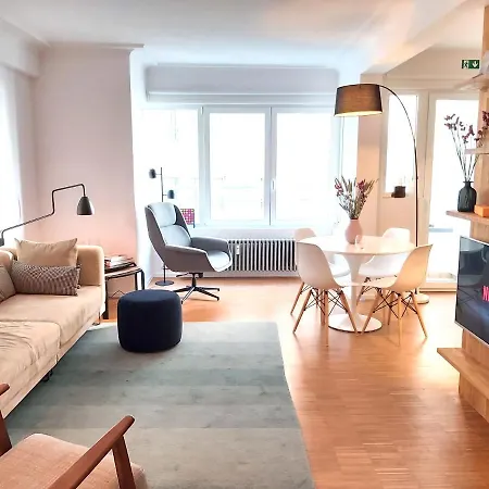 Bright And Stylish Next To The Sea! *